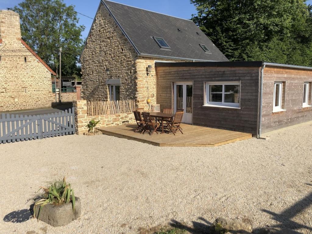 Charmante Maison De Campagne En Pierres Et Bois Sartilly-Baie-Bocage Bagian luar foto